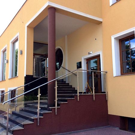 Hotel Jankow Жари Екстер'єр фото