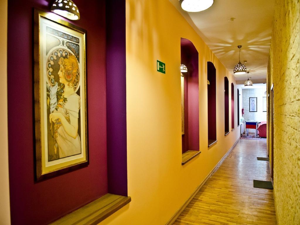 Hotel Jankow Жари Екстер'єр фото