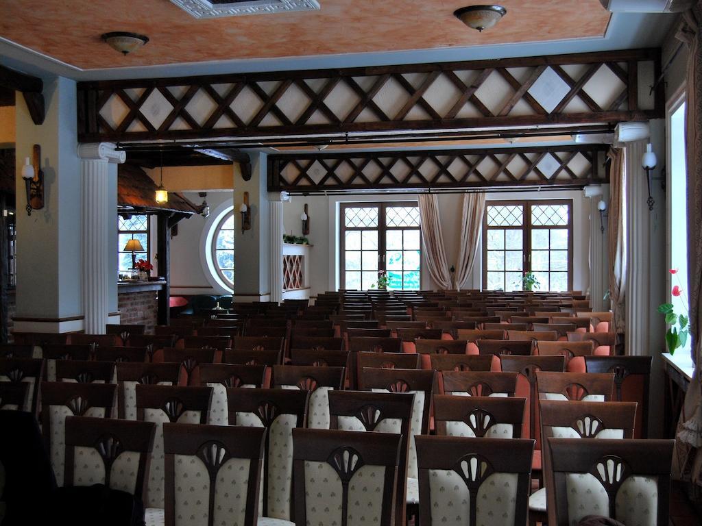 Hotel Jankow Жари Екстер'єр фото
